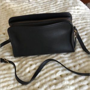 Vintage Authentic Coach Quinn Sutton Black. FON-9814. Shoulder/crossbody. EUC.